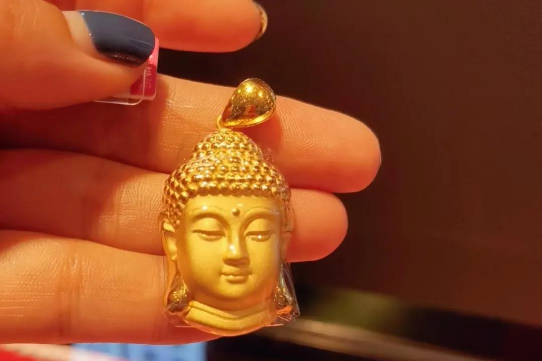 送妈妈黄金吊坠送什么款好（黄金吊坠寓意大全买不买都要收藏了）