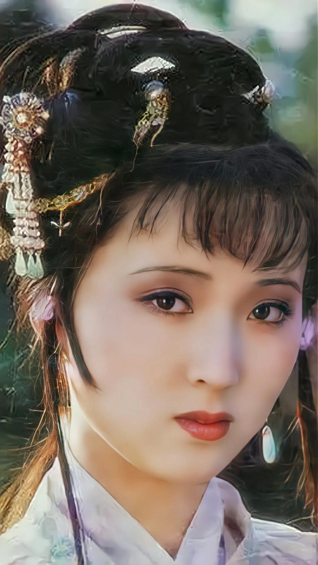 陈晓旭的林黛玉太美太经典了，她的一颦一笑，都已成为无法超越