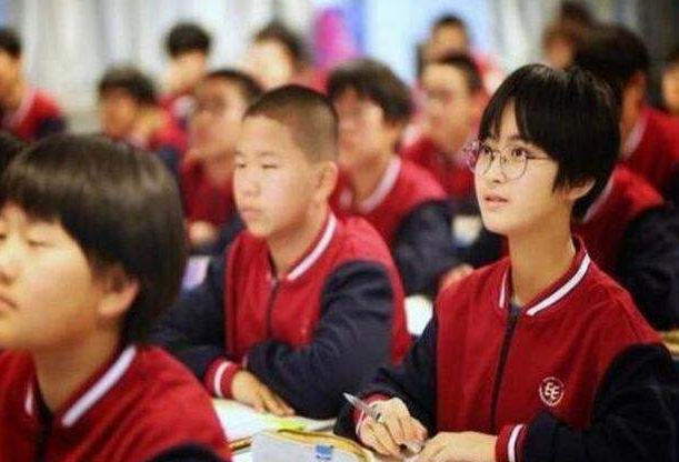 初中班主任“最讨厌”的3种女生，成绩再好也没用，地位不如学渣