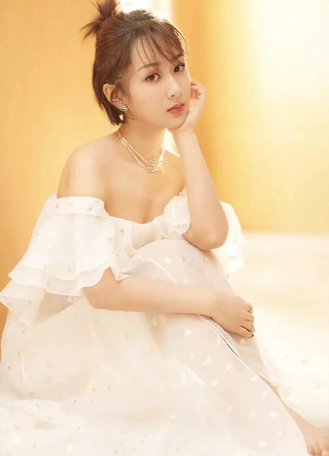 刘雨昕 1997年5月20日出生于贵州省,中国内地流行乐女歌手,舞者,女子