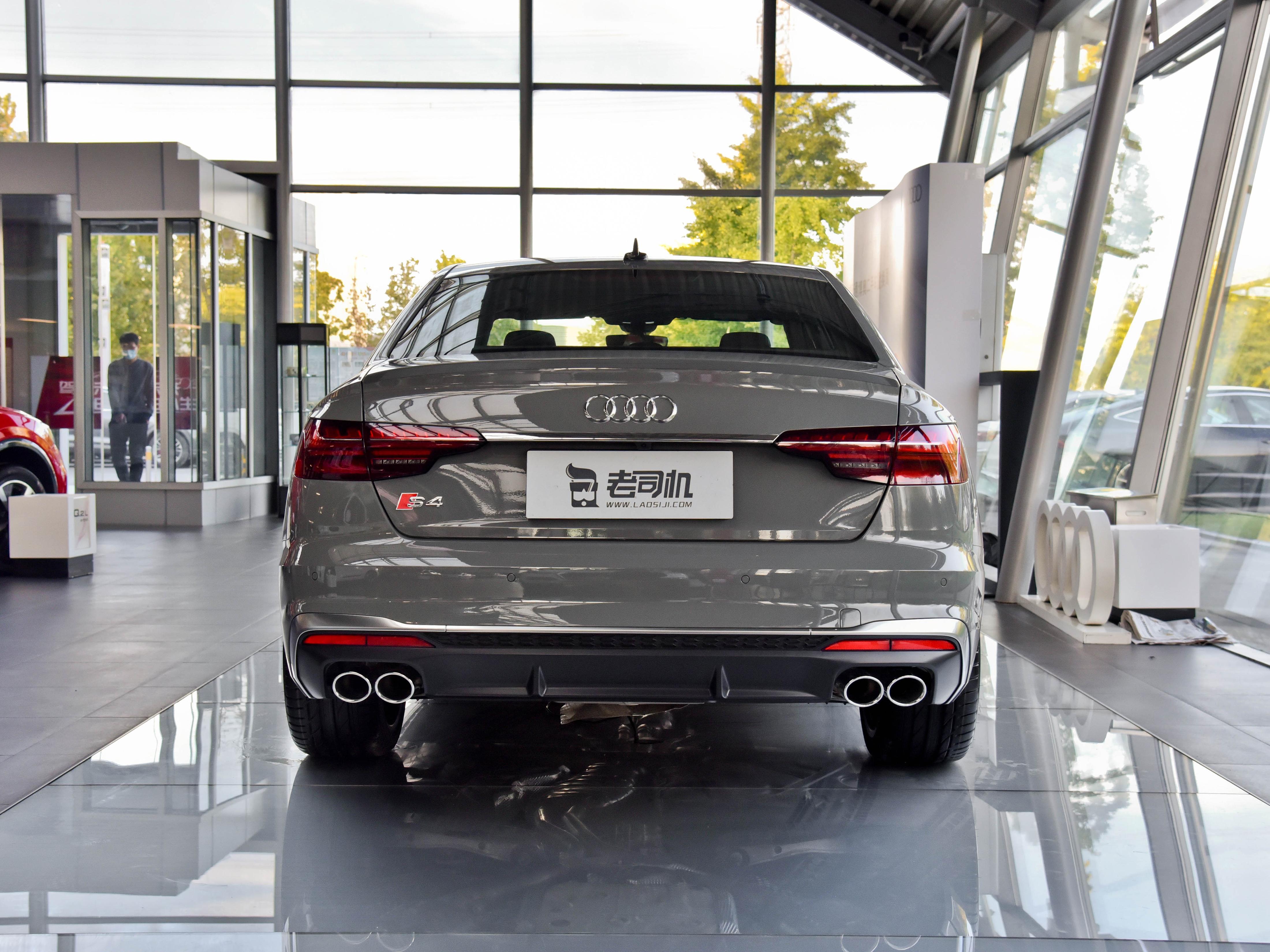 3.0T进口奥迪，配备quattro四驱，比国产A6L更强，实拍奥迪S4