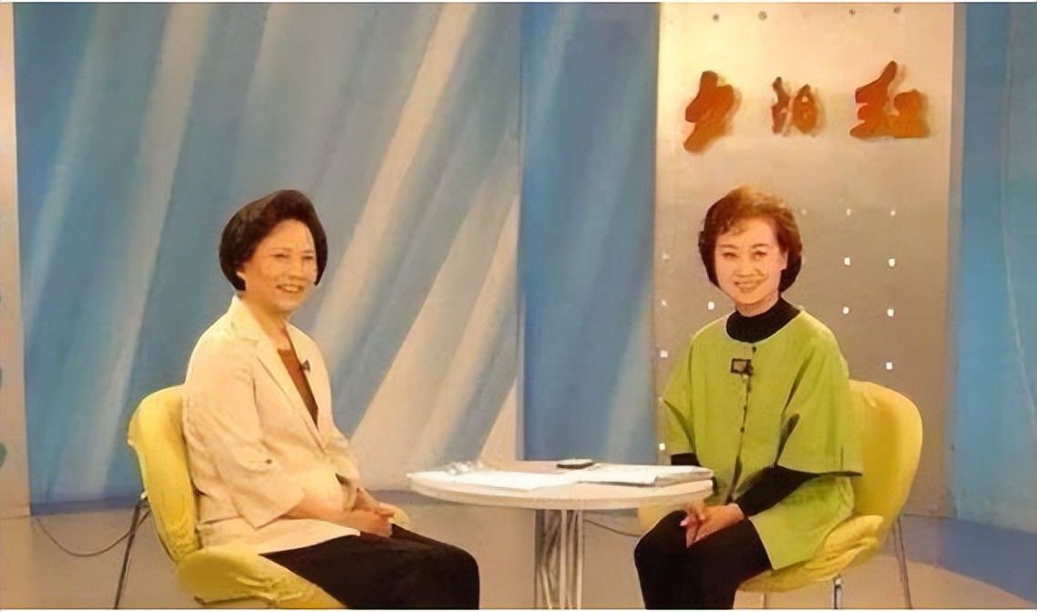 她是央视一级播音员，因一通电话走上不归路，生命定格在33岁