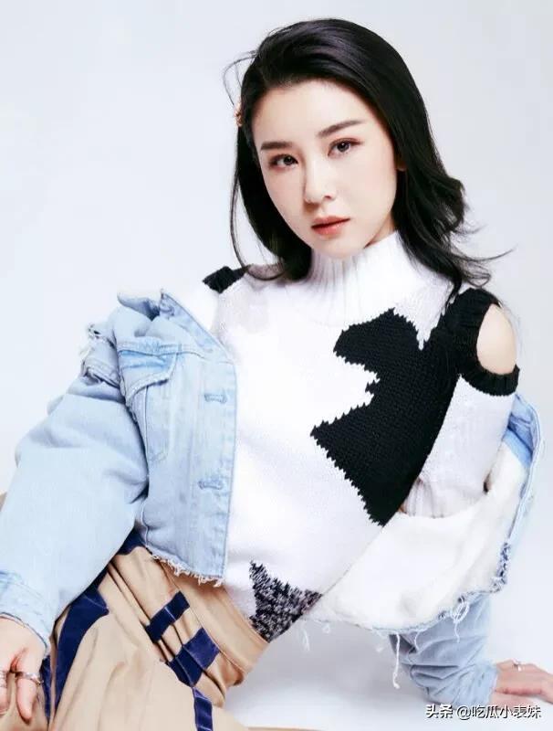 李小萌，圆圆的脸蛋，两眼有神，网友：太可爱了