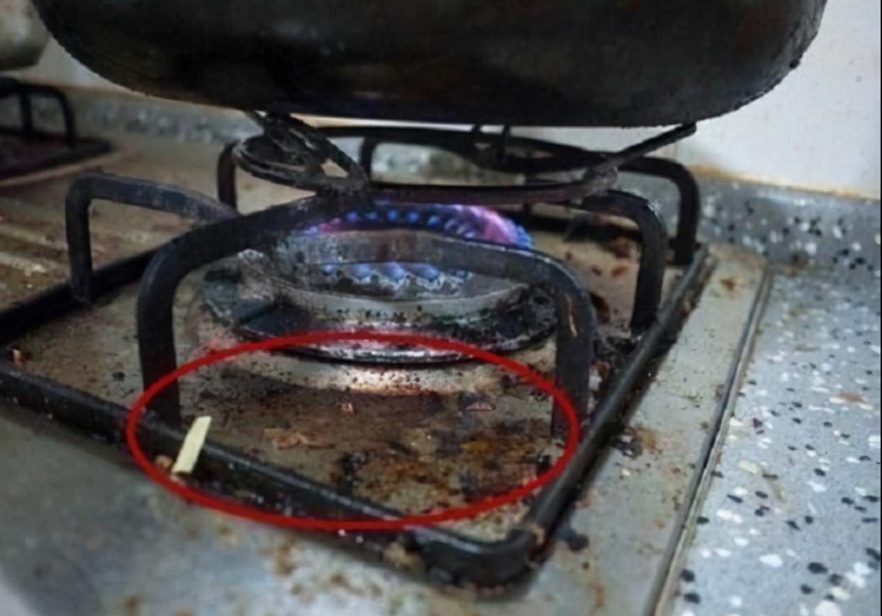 油烟机用久了油污难清洗？教你几个土办法，半年都不用清洁