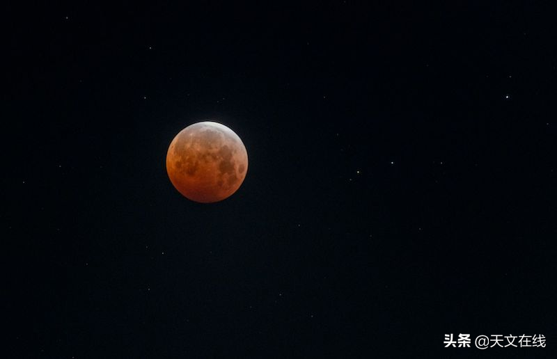 月亮旁边一颗最亮的星是什么星(定好闹钟，本周可赏月全食天文奇观，西半球可见)