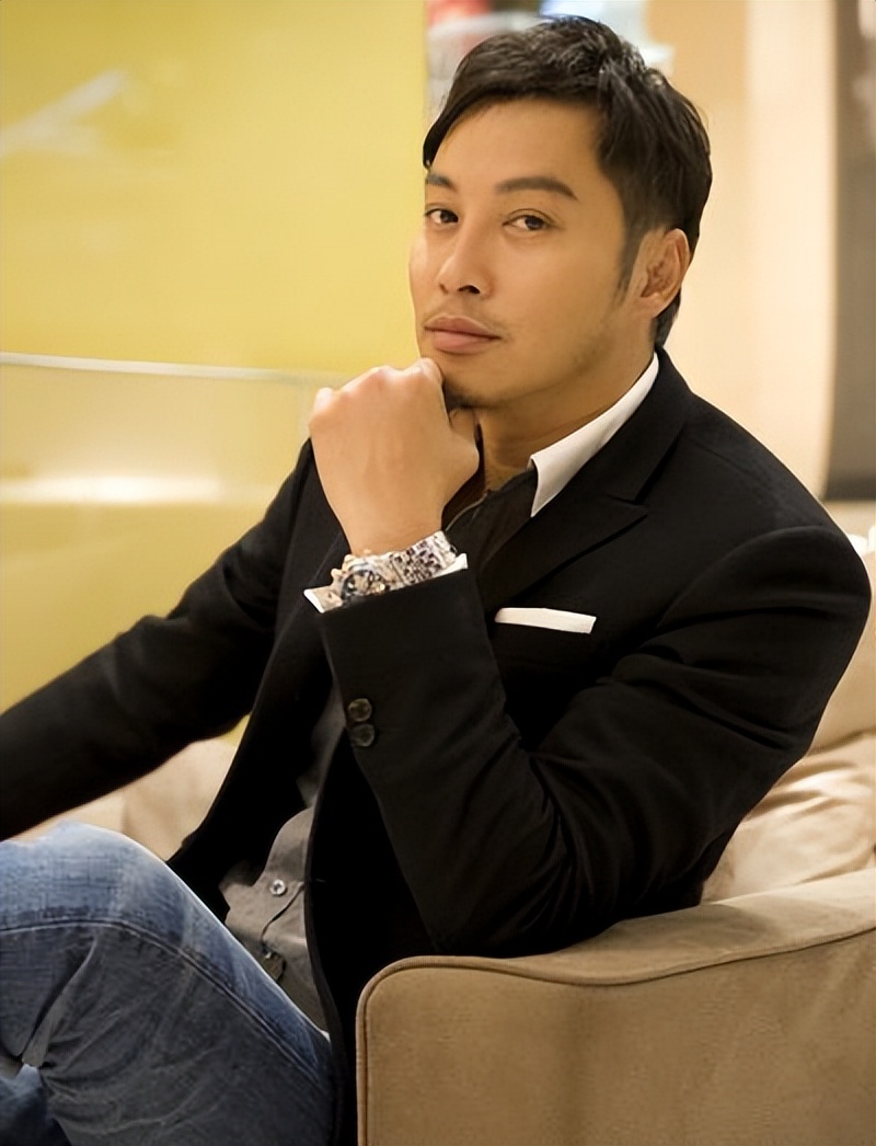 谭耀文老婆Fiona，嫁演员恩爱18年，婚后儿女双全，幸福不已