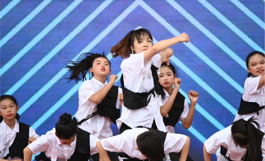 棠湖小学（南区）隆重举行庆祝“六一儿童节”文艺汇演暨颁奖典礼