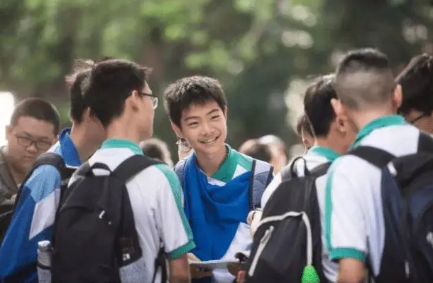 国内高中前20强排名出炉，人大附中排第3，衡水中学跌下神坛？