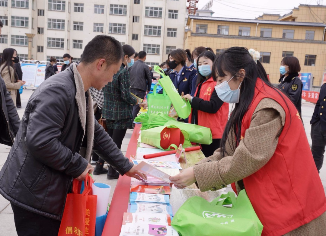临潭县开展“全民国家安全教育日”宣传活动