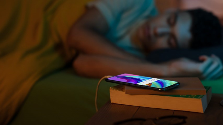 苹果充一晚上电对电池有影响吗（苹果手机能充电过夜吗）