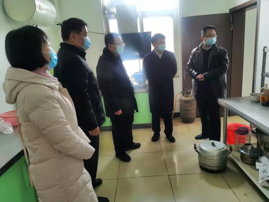 暖心！北关法院院长李春旺春节前带队看望慰问干警