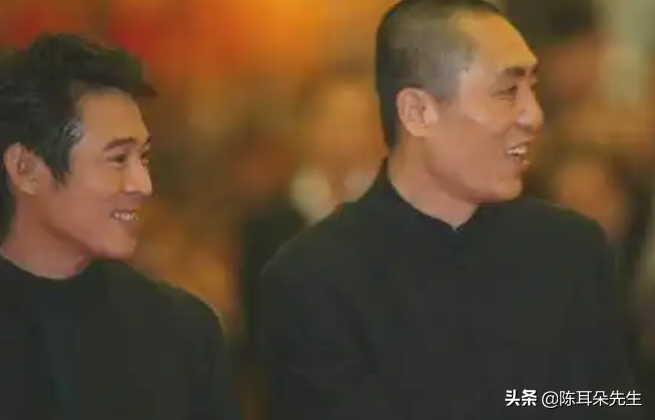 张艺谋评价李连杰，20多年的功夫，很专业的一个人