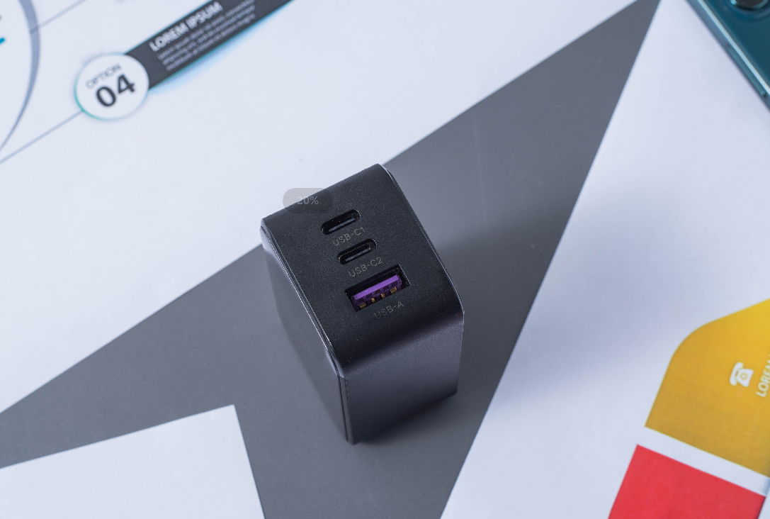 没错，它宛若口红般大小却一个顶三，全能又迷你，后悔入手晚了