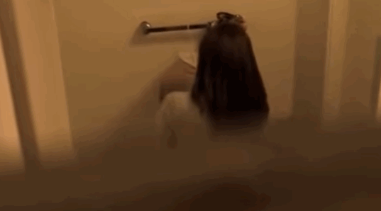 一人洗澡，百人围观！偷拍事件为何层出不穷？偷拍工具哪来的？