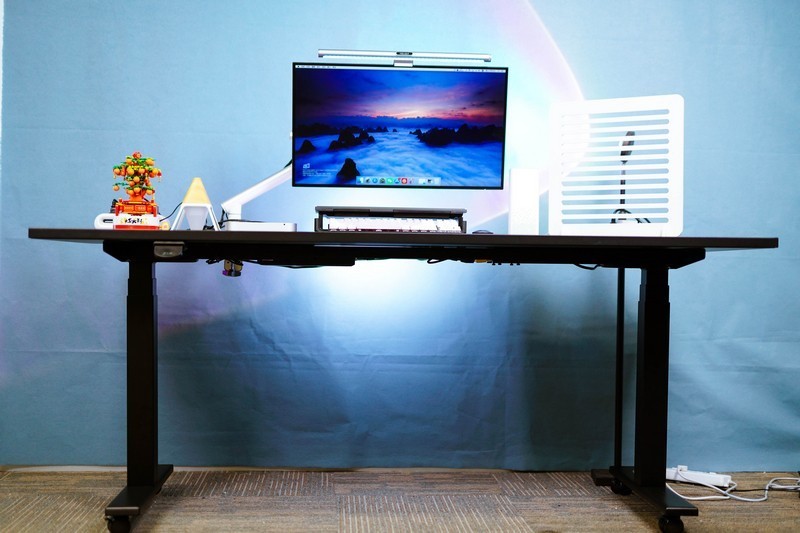 电动升降桌到底有没有必要买？极创悠品电动升降桌体验