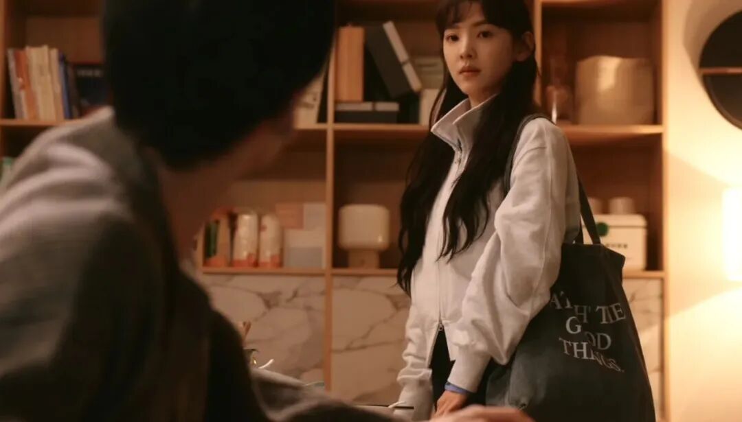 为啥越来越多的人，上班不爱背包了？