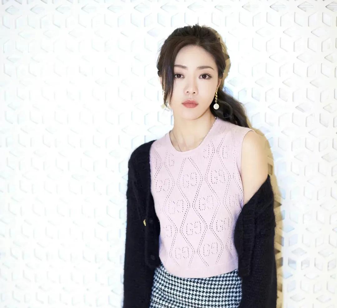 娱乐小爆料 吴倩 王一博 周柯宇 童谣 邓家佳 李易峰杨幂 刘诗诗 吴谨言