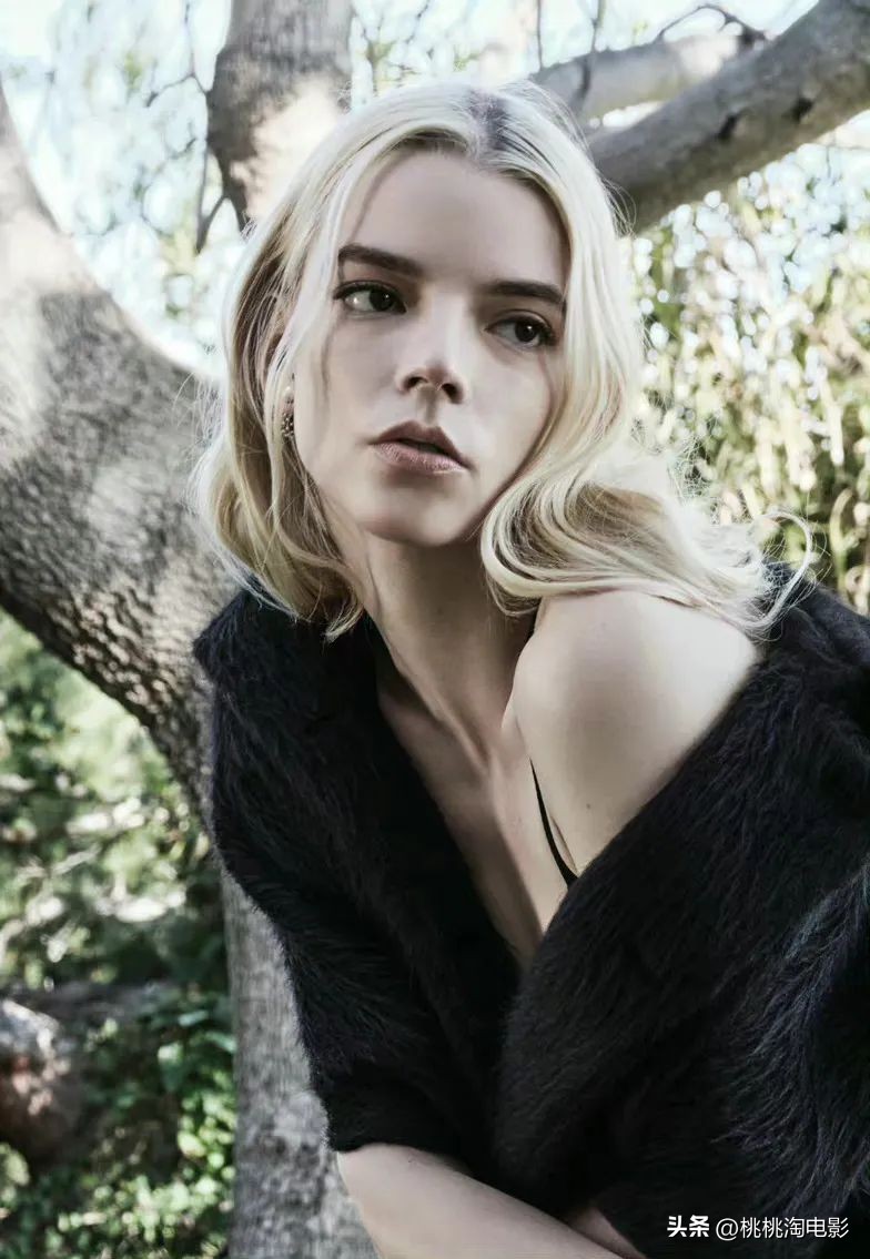 安雅·泰勒-乔伊澳版《VOGUE》封面大片，气质特别的精灵公主