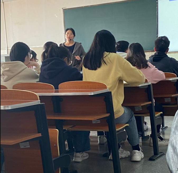 只要你选对好考的院校，就容易拿到研究生学历，考研大学生要有数