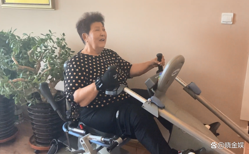 德德玛：越活越年轻，即便75岁高龄仍坚持每天“健身练声两不误”