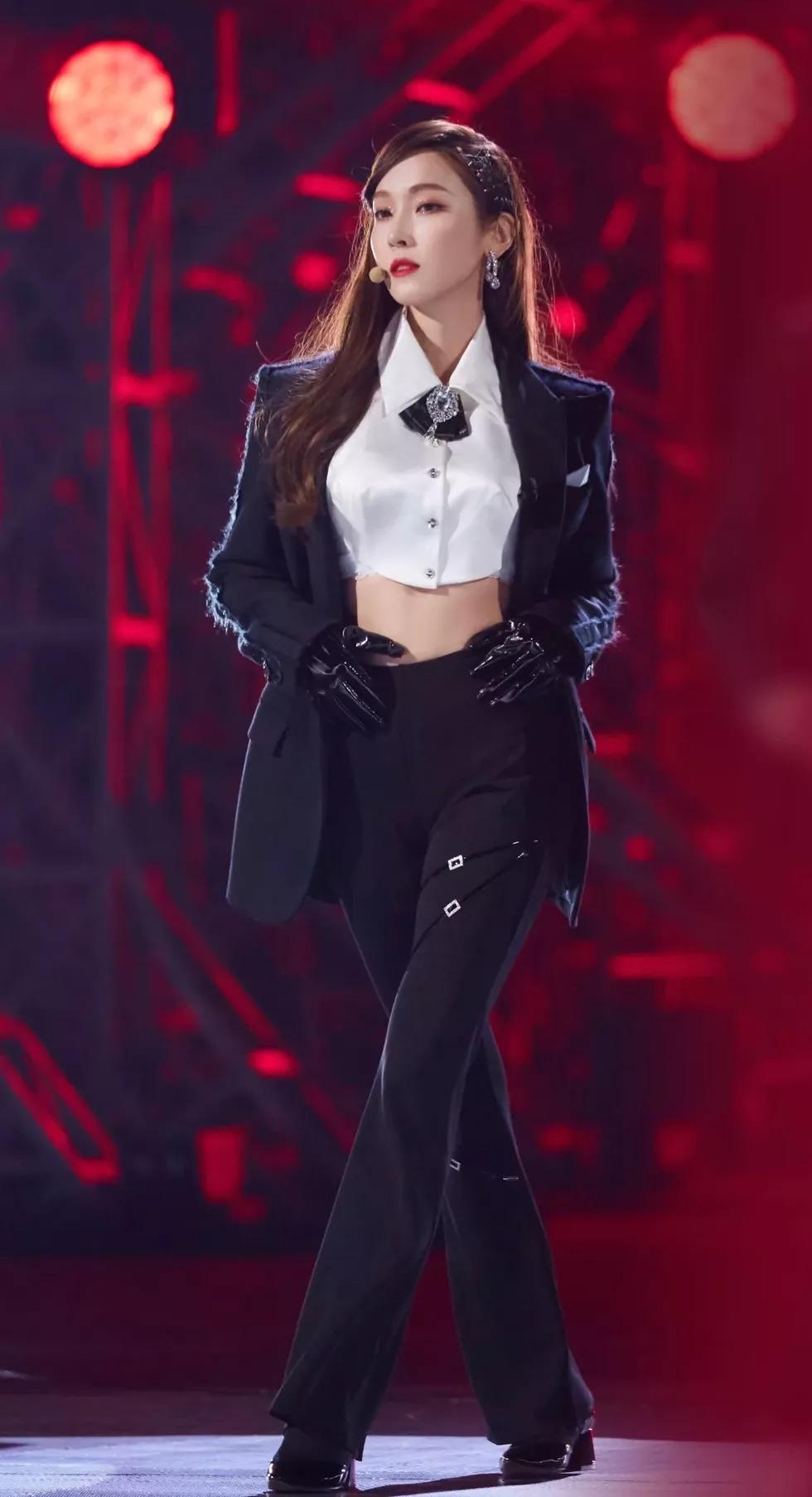 郑秀妍美丽动人