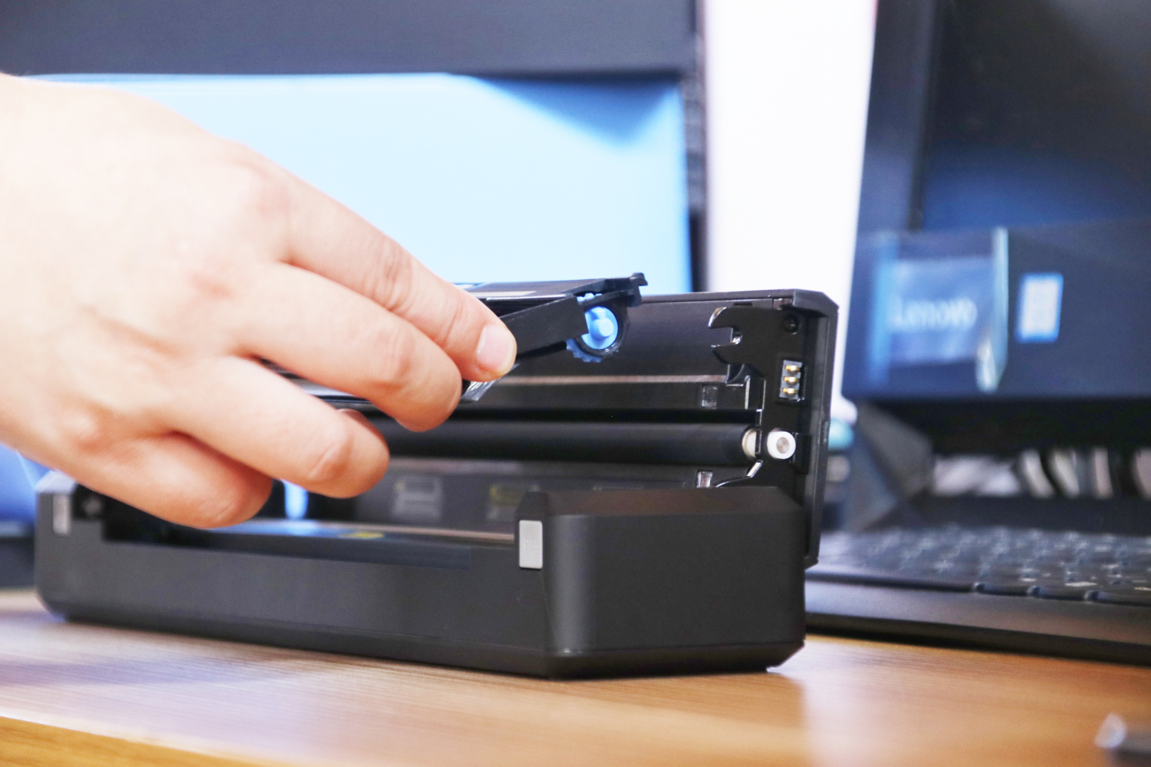 到底是什么原理，A4打印机竟可以放入背包，含义怎么做到的？