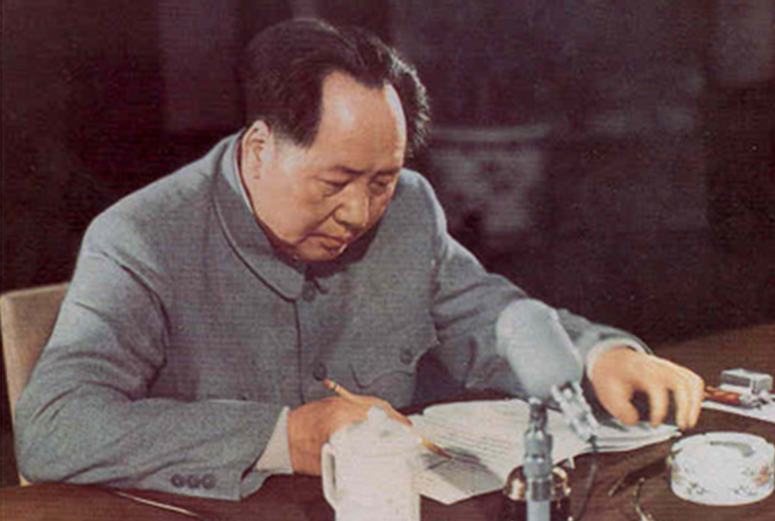 50年任弼时去世，毛泽东帮忙入殓，周恩来含泪提醒：主席，该走了