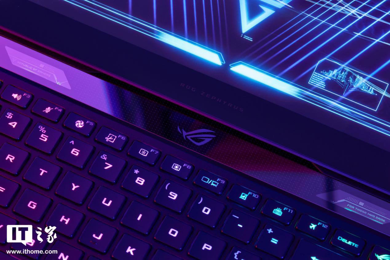 ROG 冰刃 6 双屏图赏：星云原画屏加持，双屏游戏本的终极形态