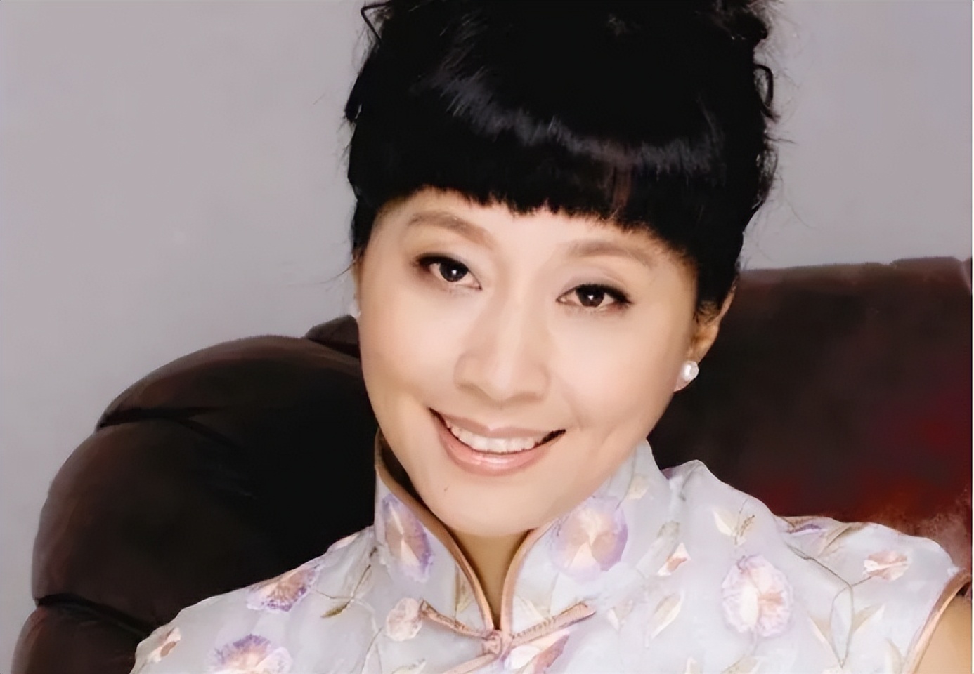 她是《家有女儿》杨紫亲妈,因丈夫病逝而息影,走出伤痛用了五年