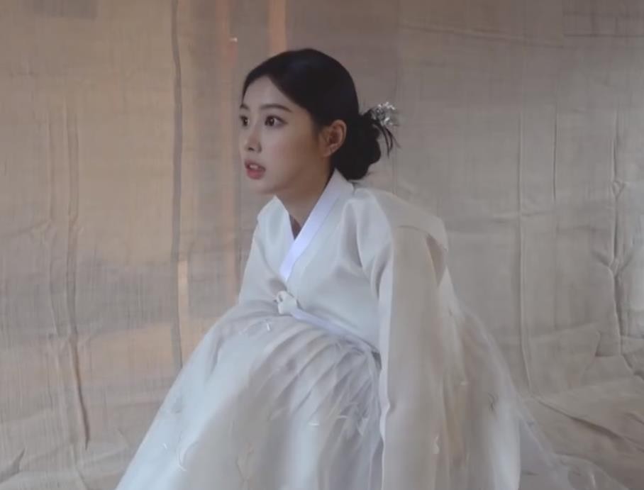 徐贤惨失《建筑学概论》，秀智凭此片一夜爆火，成四大神颜之一