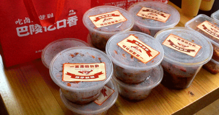 中国小龙虾市场要变天了！这个湖南小伙,在长沙开了家卤虾店