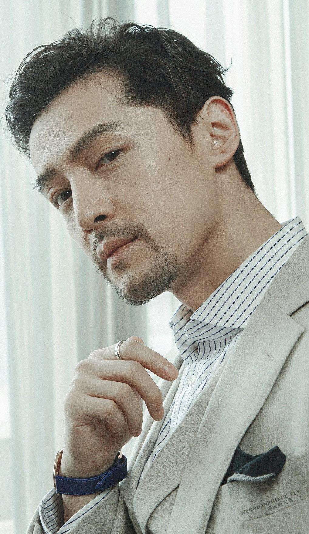 穿西装好看的男星只服这16位,个个英俊潇洒,妥妥的男神范