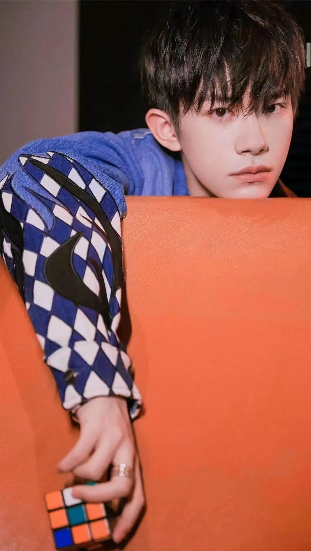 王俊凯易烊千玺王源高清壁纸，哪张壁纸最好看呢