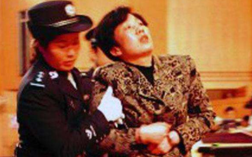 湖南女贪官落马记：香火台柜背后的权力与警示