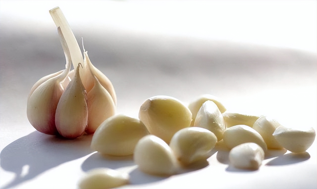 坚持天天吃大蒜的人，最后得到了什么？看完或许就明白了