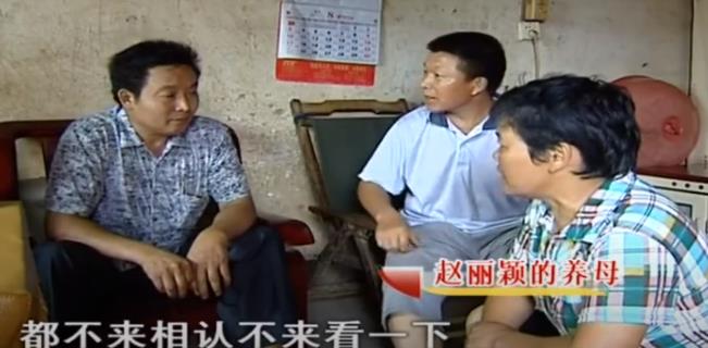 2017年，养女高考金榜题名后瞒着养父，和丢弃她的有钱爸爸相认