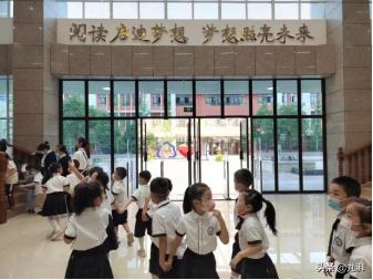 南阳市第二完全学校幼儿园:参观小学初体验(图4)