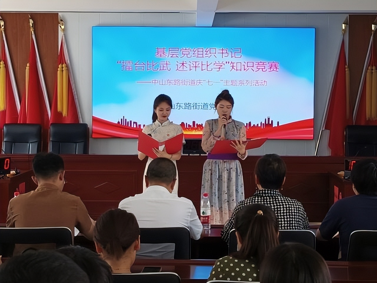 中山東路街道黨工委舉辦“擂臺(tái)比武 述評(píng)比學(xué)”知識(shí)競(jìng)賽