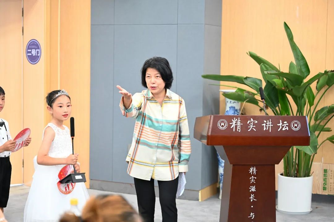 天府新区新中附小开展艺术节暨党队共建六一国际儿童节演讲比赛