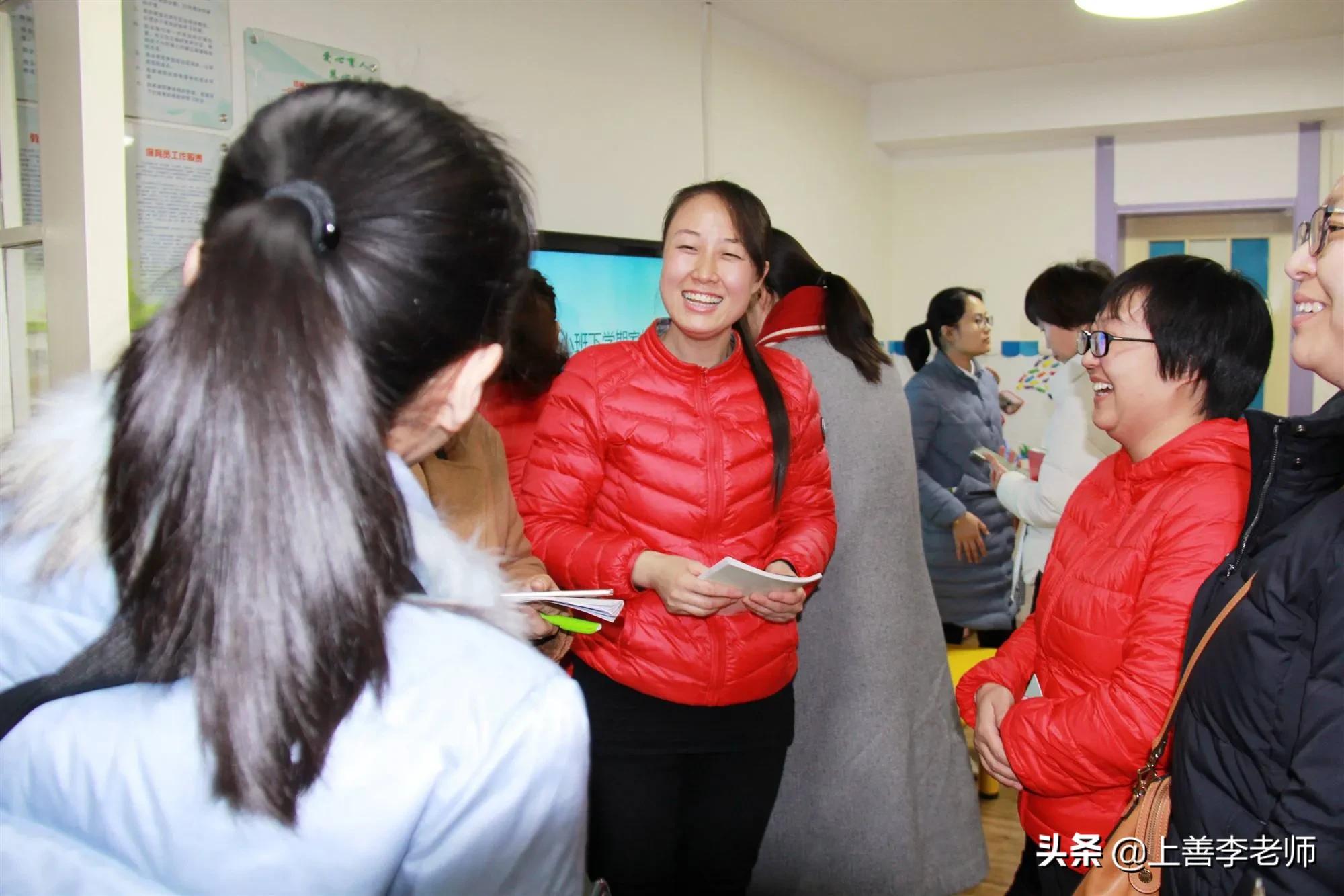 老师领结婚证，父母在家长群接龙买“高端礼物”，评论区热闹了