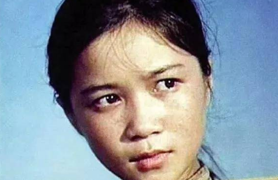 “畸形脸、电风扇脸”，10位整容过度的女星，有人直接命丧手术台