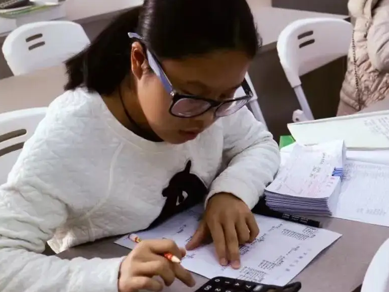 大学生迎来好消息，财会人的春天到来，毕业后获得企业的铁饭碗