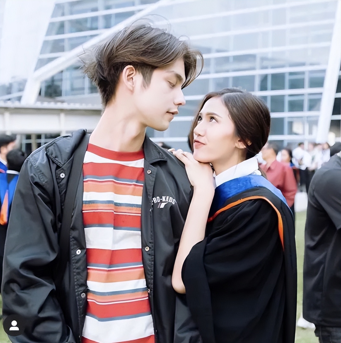 Bright承认了血统？穿着唐装自己是中国男孩，曾经就不当言论致歉