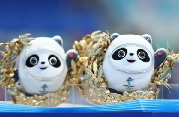 冬奥吉祥物“冰墩墩”可爱爆棚，设计它的学校，却不是985高校