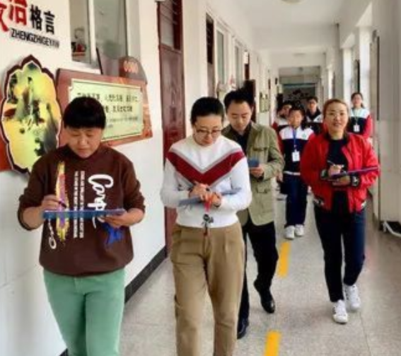 苏州教师降薪？其他地区老师也坐不住了，相关部门给出回应