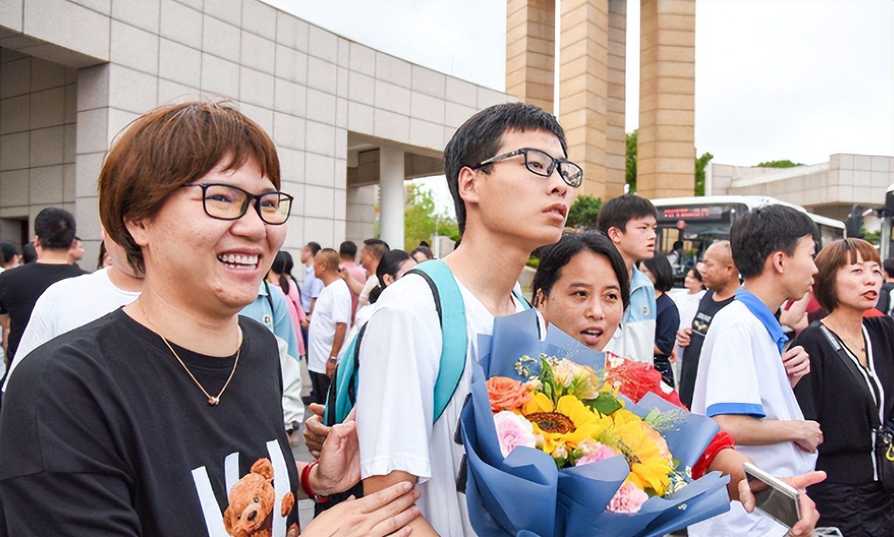 中考和高考当天，家长有必要“全程陪考”吗？资深班主任这样说