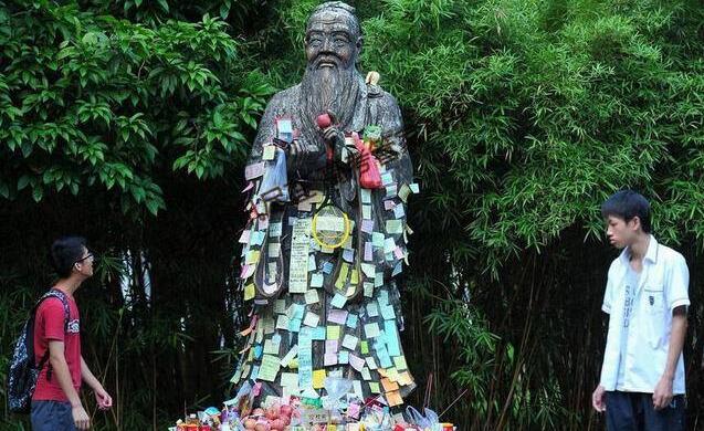大学生期末复习现状：站着就不想学，跪着也学不会