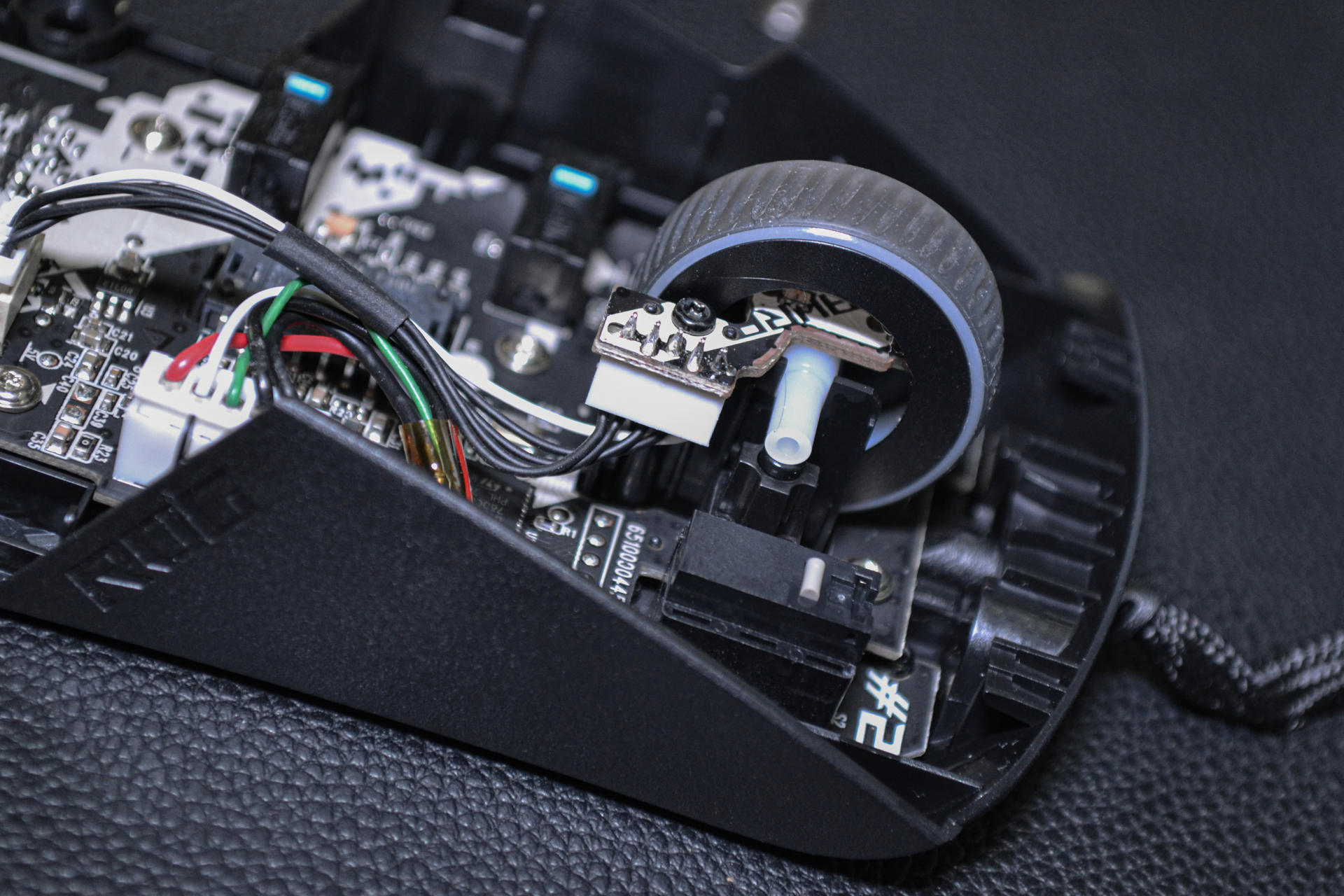 轻度日常玩家陷入电竞信仰 ROG玩家国度月刃游戏鼠标