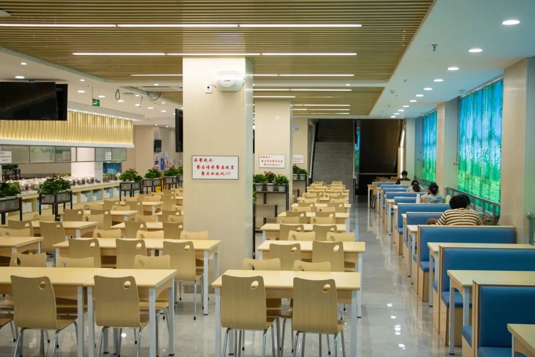 高考必胜！坐拥3个地铁站，食堂比男寝还多！2022，北师大等你赴约！