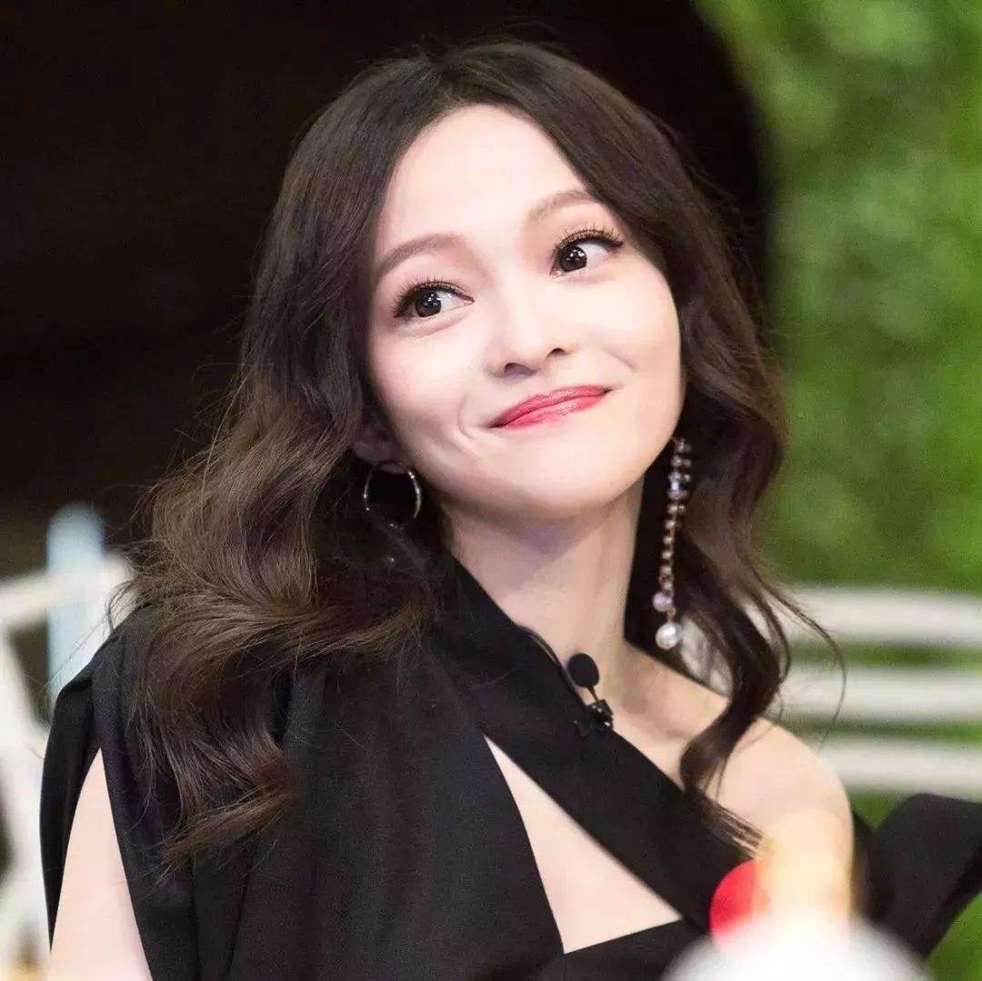 40岁还能演学生的女星，我只服这3位，不用装嫩，就是这么显年轻